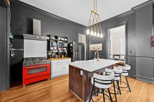 Кухня или мини-кухня в Spacious 6BR Home Near Bourbon Trail & Attractions
