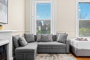 Гостиная зона в Spacious 6BR Home Near Bourbon Trail & Attractions