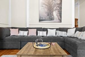 Гостиная зона в Spacious 6BR Home Near Bourbon Trail & Attractions +157 фотографий