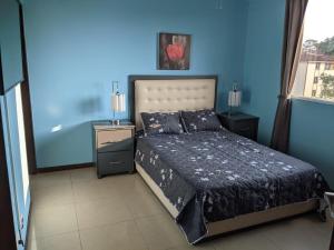 Rúm í herbergi á CL127 Modern Penthouse +33 myndir