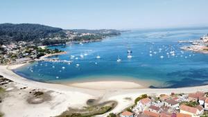 Φωτογραφία από το άλμπουμ του Apartamento en Aldán , Playa a 2 min , Vistas a la montaña σε Aldan