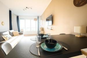 TV a/nebo společenská místnost v ubytování L Escapade Marine