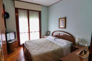 En eller flere senge i et værelse på Sea view and roof terrace!