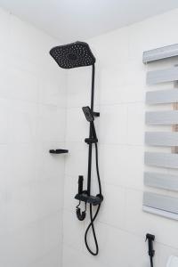 Imagine din galeria proprietății Luxury 2 bedroom duplex with private cinema în Ibadan