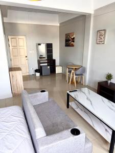 Η κουζίνα ή μικρή κουζίνα στο Green Terrace Residence Phuket