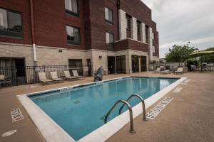 Πισίνα στο ή κοντά στο SpringHill Suites Statesboro University Area