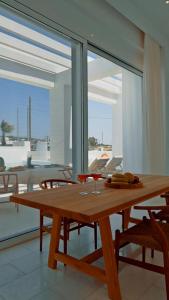 een houten tafel met twee glazen erop in een kamer bij Seapalm Villa - Luxury Pool Retreat - 200m Beach in Lachaniá