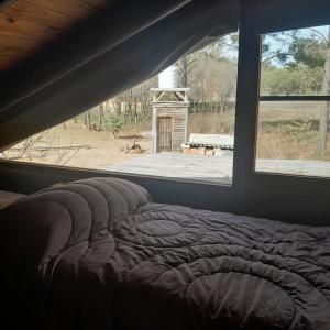 En eller flere senge i et værelse på Cabaña Eluney