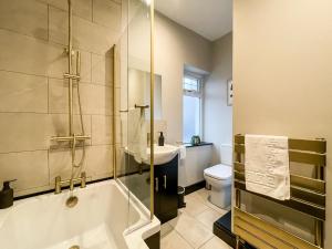 Et badeværelse på Chestnut House - Merthyr Tydfil + 28 billeder