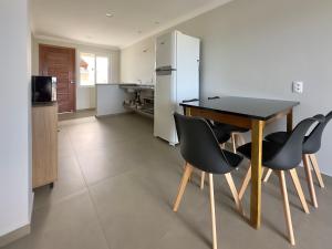 Køkken eller tekøkken på Apê Aconchego - Capri Morada & Mar - Lateral Mar + 17 billeder