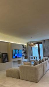 a living room with a large couch and a tv at نزل فاخر in Taif