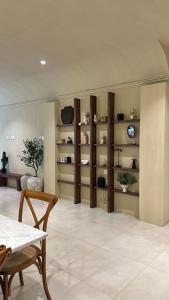 a living room with a table and shelves with plants at نزل فاخر in Taif