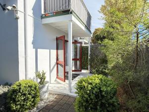 Το κτήριο όπου στεγάζεται  η παραθεριστική κατοικία