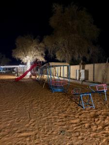 Sân chơi trẻ em tại Alawadhi Farm استراحة العوضي +17 ảnh