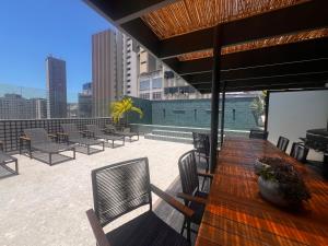 En balkon eller terrasse på Luxurious studio next to Confeitaria Colombo