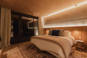 a bedroom with a large bed in a room at Summit Escape Peace & Comfort in Cartago