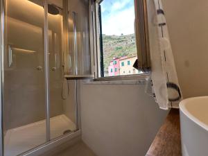 Ένα μπάνιο στο The Manarola Sea View +124 φωτογραφίες