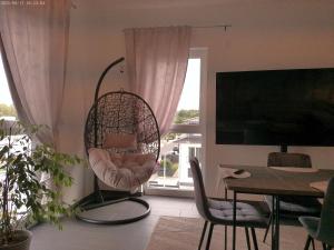 Μια τηλεόραση ή/και κέντρο ψυχαγωγίας στο Neu gebaut - Modern - Apartments - Boardinghouse Weiße Taube