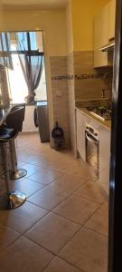 uma cozinha com piso em azulejo e um fogão em Appartement Fes em Fez mais 3 fotografias