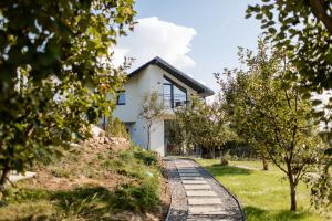 Κήπος έξω από το Dzvin