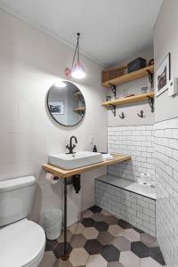 Ένα μπάνιο στο Harbour View Row Home Near Signal Hill & Downtown +28 φωτογραφίες