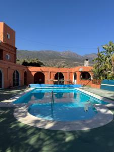 a swimming pool in the middle of a building at Finca Rosa in Güimar