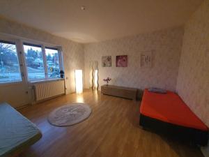 Ένα ή περισσότερα κρεβάτια σε δωμάτιο στο En apartment in central Finspång, 2 bathrooms