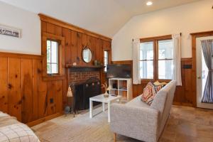 Χώρος καθιστικού στο Walk 1 10 Mile to Lecount Hollow Beach