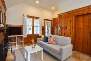 Μια τηλεόραση ή/και κέντρο ψυχαγωγίας στο Walk 1 10 Mile to Lecount Hollow Beach