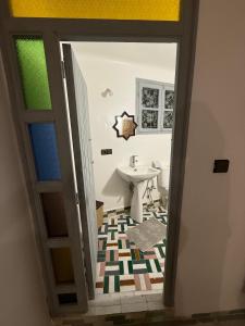 Un baño de Dar Fes Flower