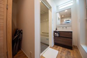 Et badeværelse på The Clubhouse NISHITACHI + 42 billeder