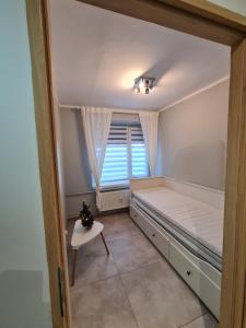 Ένα ή περισσότερα κρεβάτια σε δωμάτιο στο Studio pod Śnieżnymi Kotłami