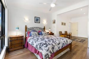 Ένα ή περισσότερα κρεβάτια σε δωμάτιο στο View Street Lake House