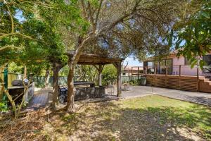 Κήπος έξω από το View Street Lake House