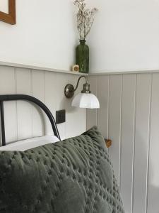 Postel nebo postele na pokoji v ubytování Little Croft- Walking paradise close to St Ives