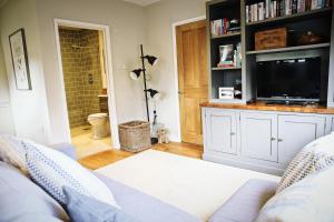 TV a/nebo společenská místnost v ubytování Little Croft- Walking paradise close to St Ives