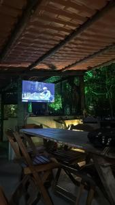 Телевизор и/или развлекательный центр в Hostel Cajueiro