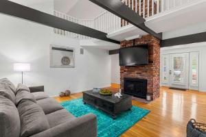 Et opholdsområde på Private pool hot tub minutes from beach