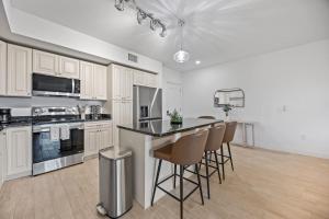 Kuchyň nebo kuchyňský kout v ubytování Luxury Condo with Sanctuary Views Merritt Island RFI 3BR KQQ Garden