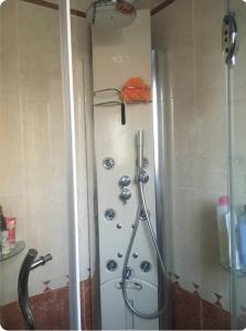 Et badeværelse på Large 170 m2 house with swimming pool