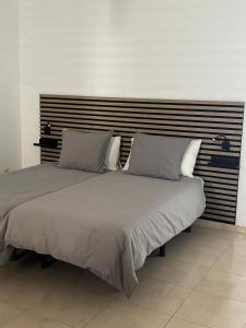 The Home E&N في غالدار: سرير كبير ووسادتين عليه