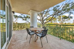 Balkón nebo terasa v ubytování RIVER FLY IN The Merritt Launchpad Lookout View RFI 401