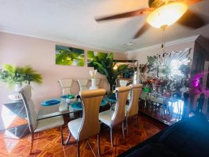 a dining room with a table and chairs at Cozy home in Pompano Beach
