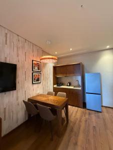 Una cocina o kitchenette en Dreamland Oasis Apartments