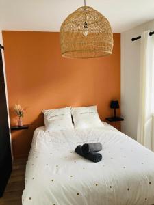 Кровать или кровати в номере Liv'in Saint Seb, proche de Nantes