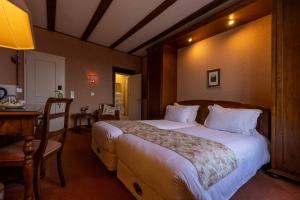 Una cama o camas en una habitación de Hotel Regina 116 fotos más