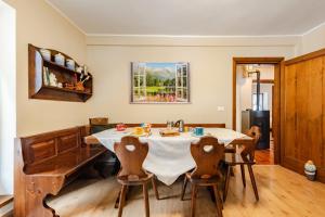 Χώρος καθιστικού στο Casa Ai tre cavalli vista sulle Dolomiti