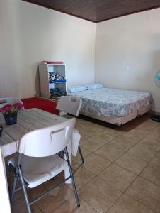 Giường trong phòng chung tại Alojamiento Los Imigrantes +35 ảnh