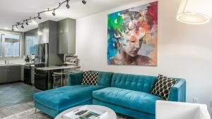 Χώρος καθιστικού στο New San Juan 303 by AvantStay Modern Penthouse w Deck Overlooking Main Street