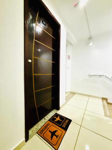 a door in a room with a rug on the floor at Hospedagem Marechal 02 in São Roque